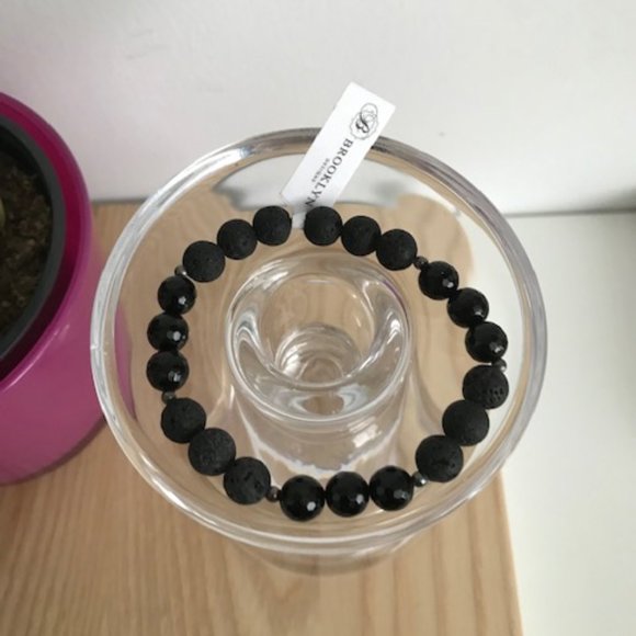 Lava stone diffuser bracelet w/black glass beads - Picture 1 of 5